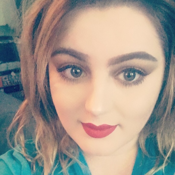 Meet your Posher, Chrissy - Picture 2 of 3